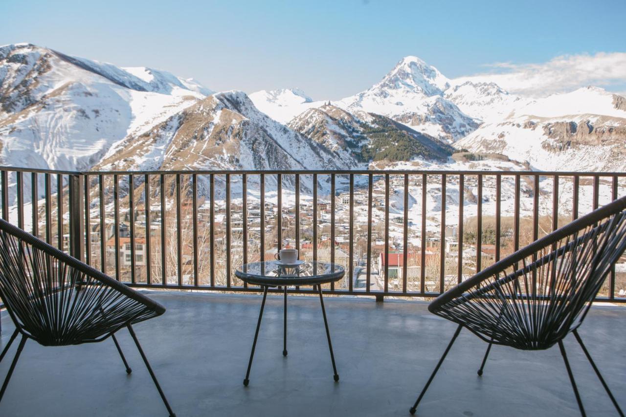 Intourist Kazbegi Stepantsminda Exterior foto