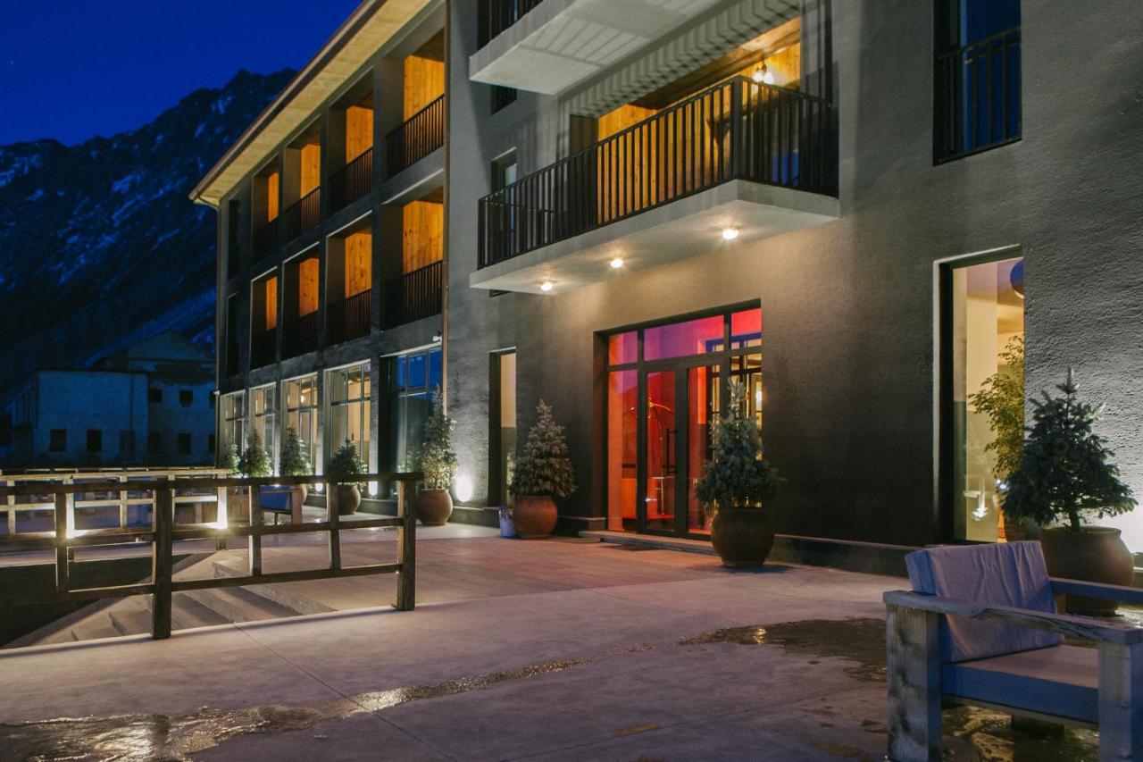 Intourist Kazbegi Stepantsminda Exterior foto