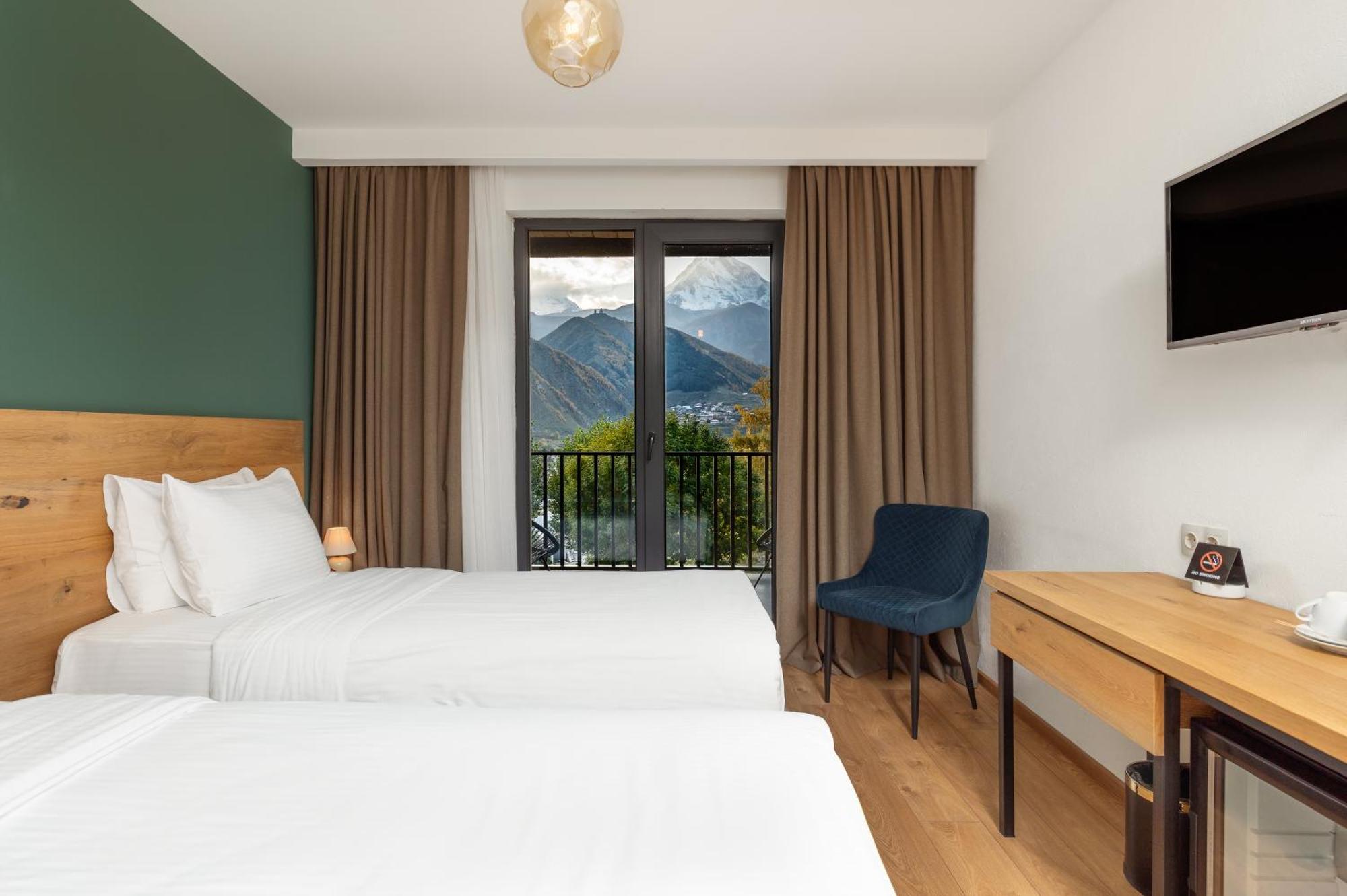 Intourist Kazbegi Stepantsminda Exterior foto