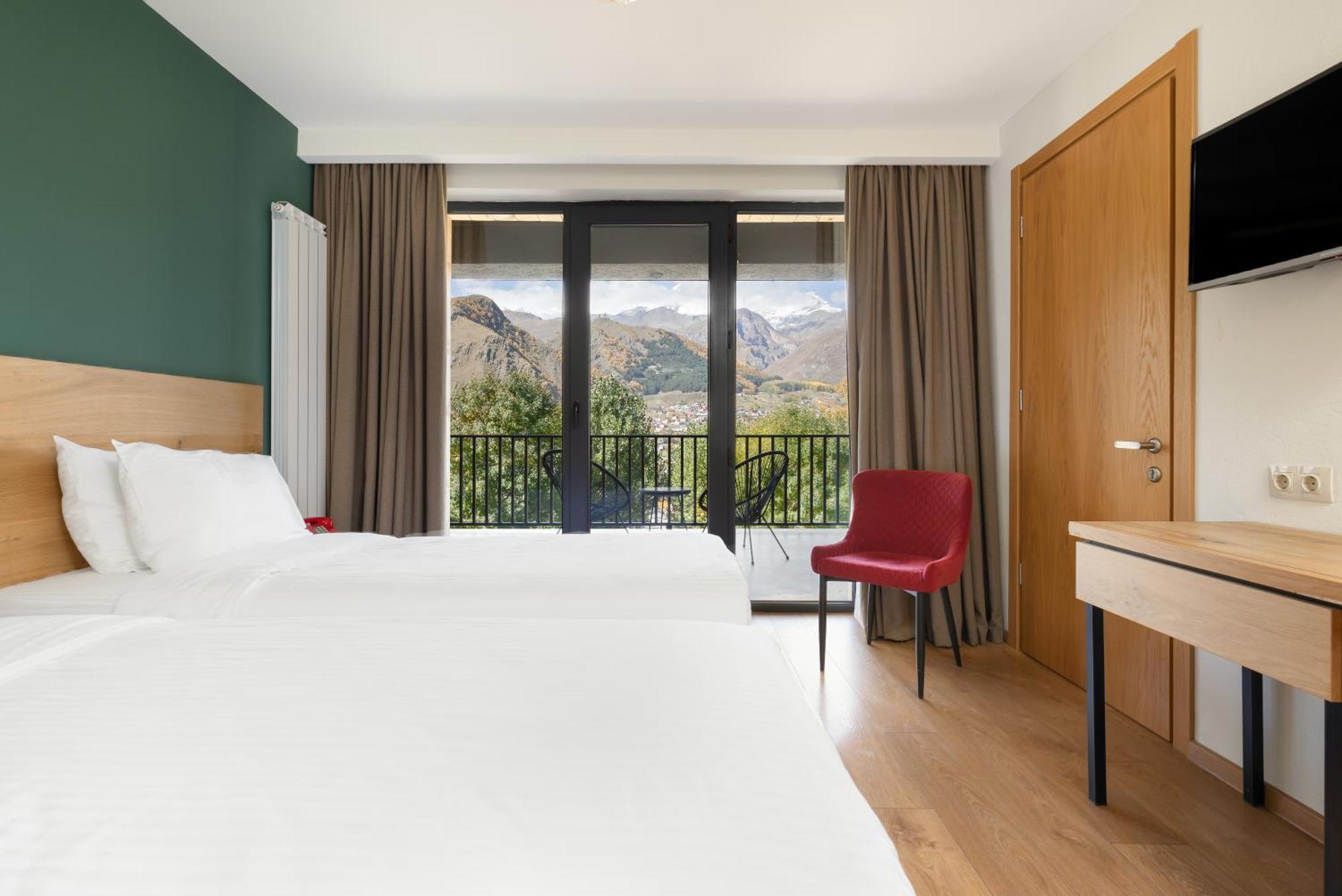 Intourist Kazbegi Stepantsminda Exterior foto