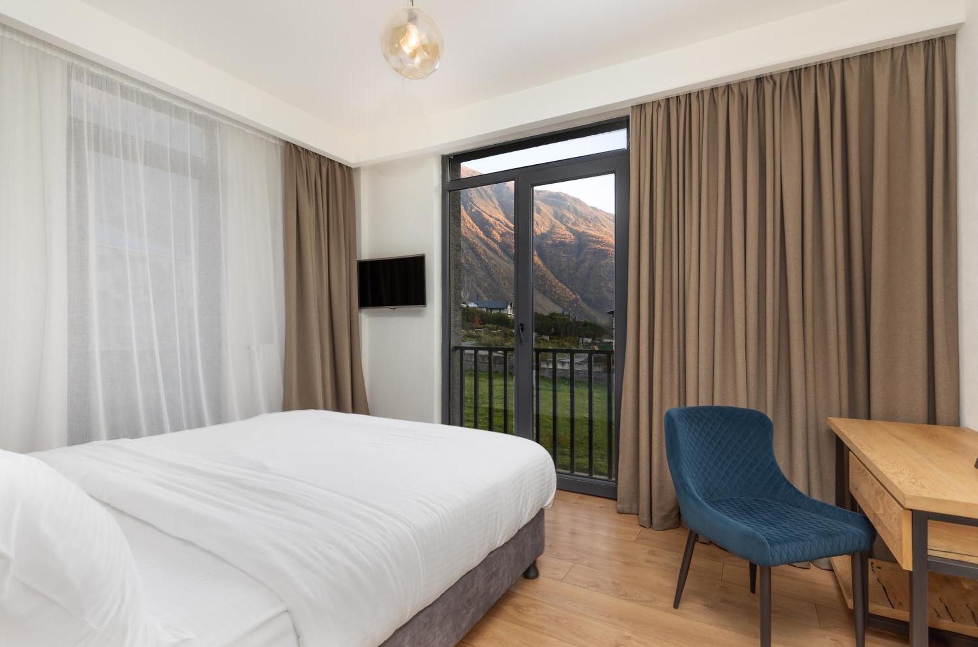 Intourist Kazbegi Stepantsminda Exterior foto